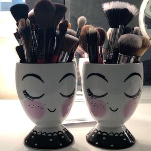 Makeup brush holder